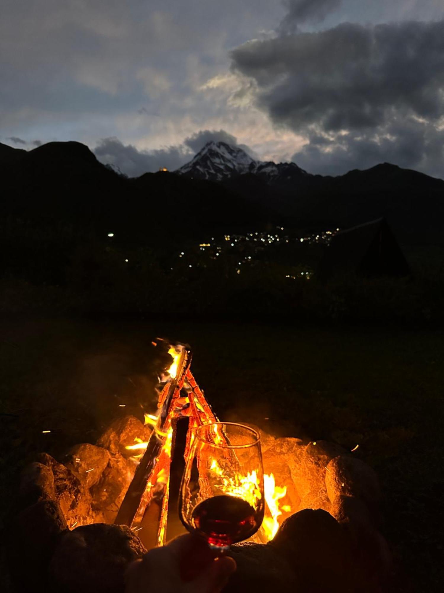 Appartamento Hillside Kazbegi Esterno foto